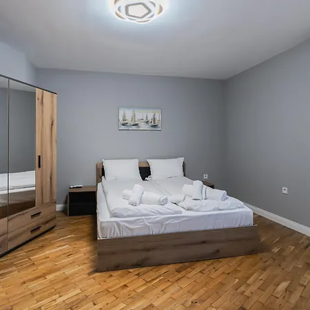 Family - 3 Bedrooms Варна
